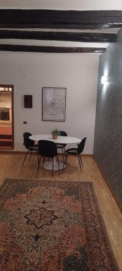Civico 18 Suite Napoli Bagian luar foto