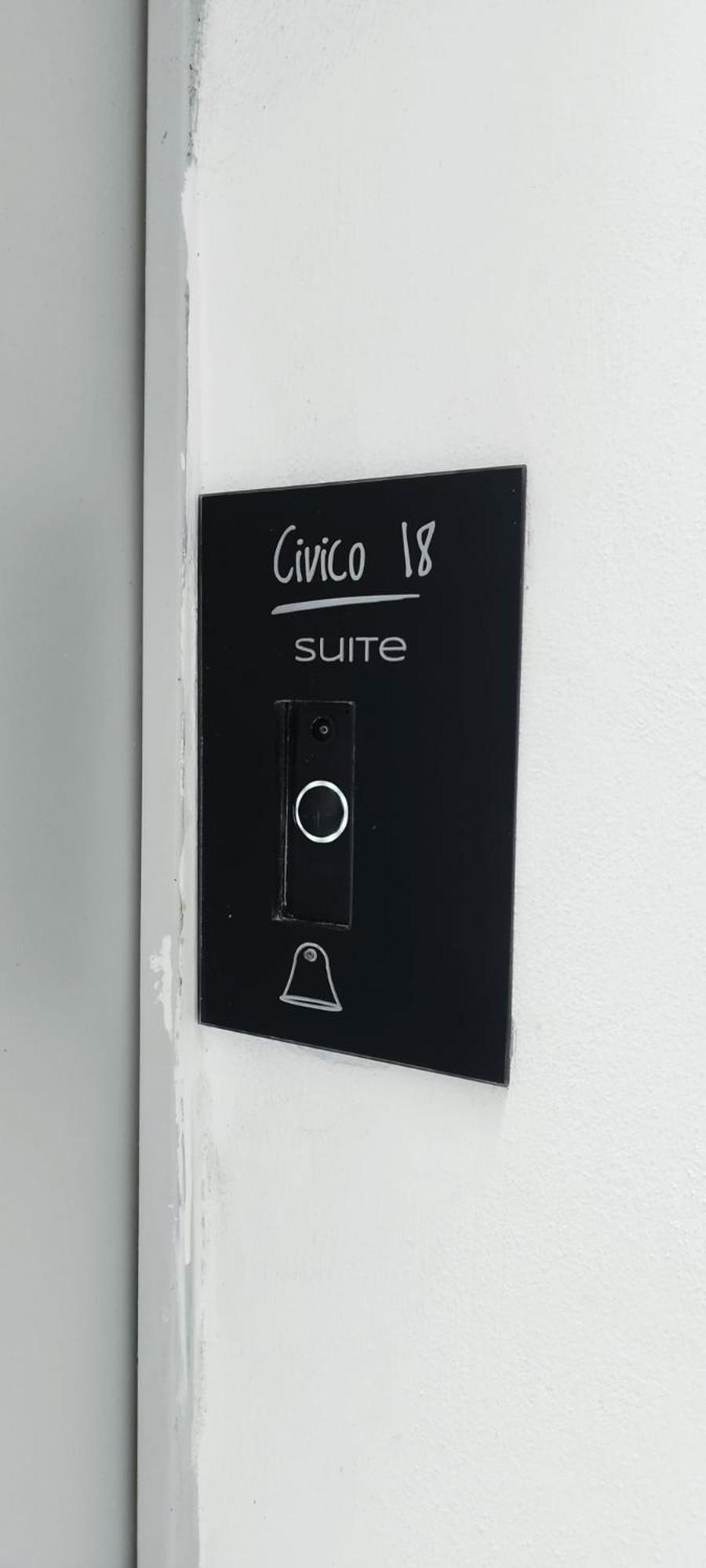 Civico 18 Suite Napoli Bagian luar foto